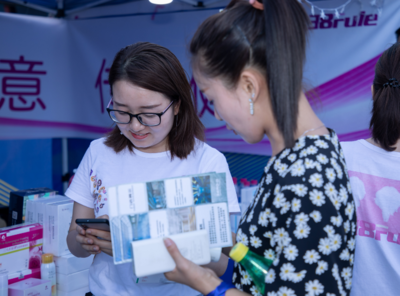 三八婦樂(lè)攜慕洱湯原味木耳飲亮相出口轉(zhuǎn)內(nèi)銷(xiāo)展銷(xiāo)會(huì)，于大唐不夜城綻放健康魅力